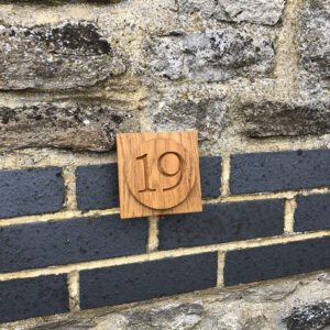 Round Wooden House Sign – 100 x 100mm