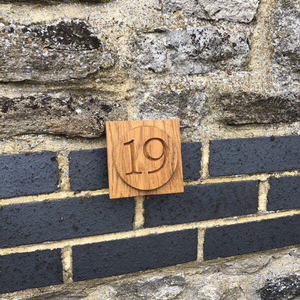 Round Wooden House Sign – 100 x 100mm