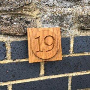 Round Wooden House Sign – 100 x 100mm